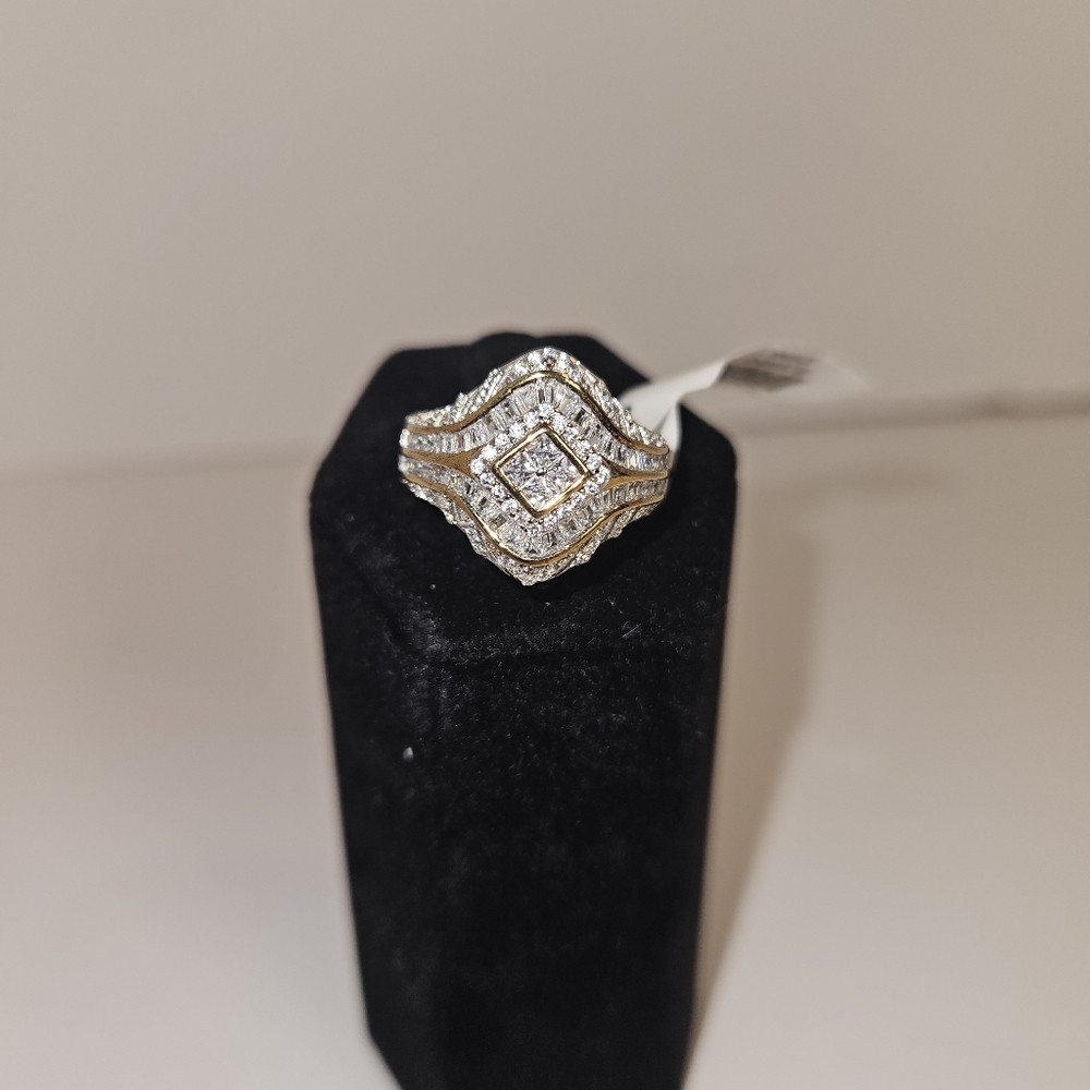 Exquisite Ring Size 8 - Picture 5 of 13
